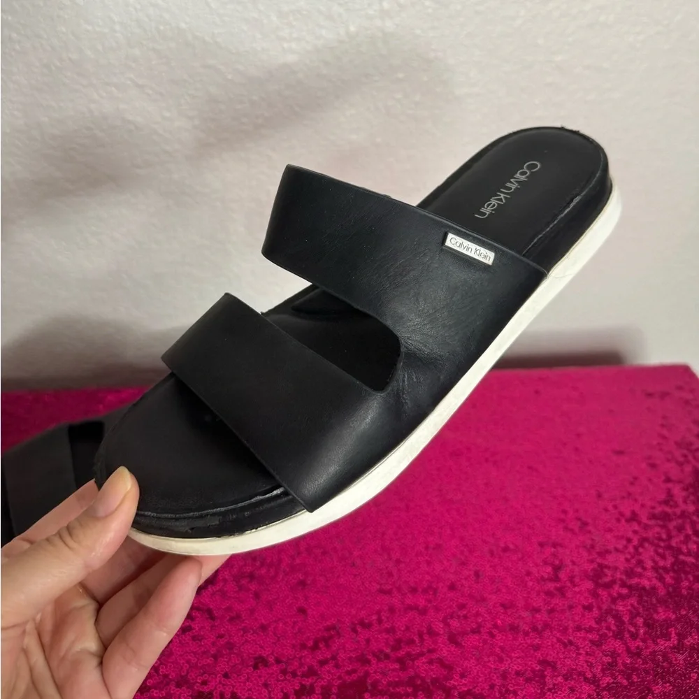 2/for $20 🪩 CALVIN KLEIN Black Leather Slide Flat Slip-On Sandals (Women’s 8)